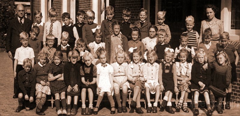 Schoolfoto Chr.school Buitensingel klas 1 1946 - 1947.jpg
